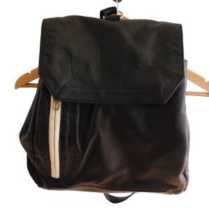 VTG Rian Convertible‎ Sling Backpack Black Pebbled Leather Medium Handbag